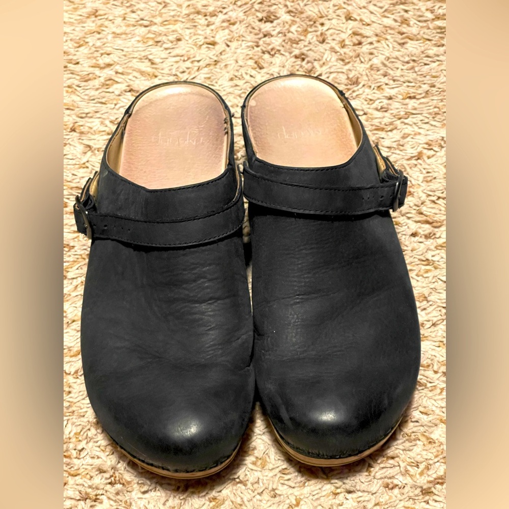 Size 40 Berry Dansko clogs in black! Only worn a handful of times!